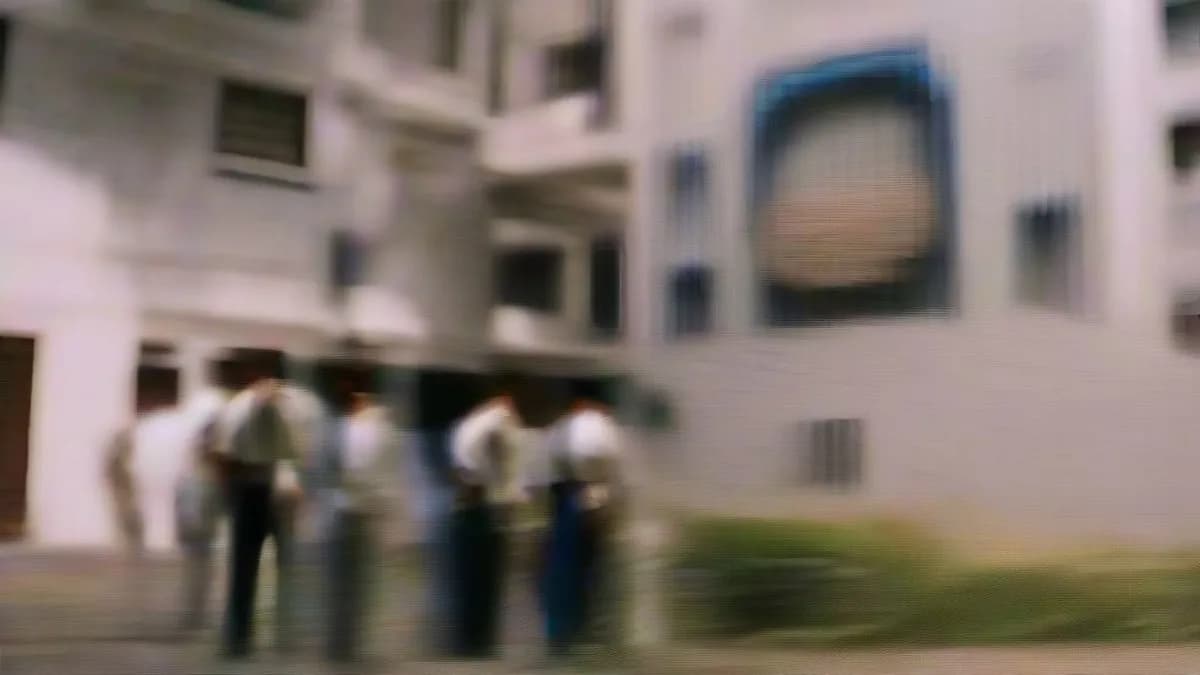 Mumbai police officers investigating outside a budget hotel in Andheri East